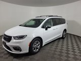 Used 2023 Chrysler Pacifica Limited image 3