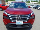 Used 2024 Nissan Rogue SV image 2