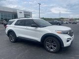 Used 2023 Ford Explorer XLT w/ Equipment Group 202A image 4