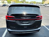 Used 2021 Chrysler Pacifica Touring-L image 4