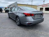 Used 2021 Nissan Altima 2.5 SV image 2
