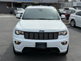 Used 2017 Jeep Grand Cherokee Altitude image 2