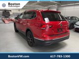 Used 2024 Volkswagen Tiguan SE w/ Panoramic Sunroof Package image 2