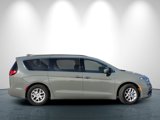Used 2022 Chrysler Pacifica Touring-L image 4