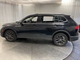 Used 2022 Volkswagen Tiguan SE w/ Panoramic Sunroof Package image 3