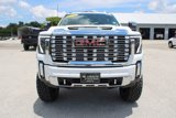 Used 2025 GMC Sierra 2500 Denali image 2
