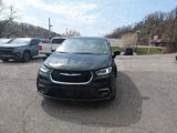 Used 2024 Chrysler Pacifica Touring-L image 2