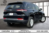 Used 2023 Jeep Grand Cherokee Laredo image 2