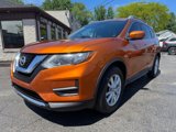Used 2017 Nissan Rogue SV w/ SV Premium Package image 2