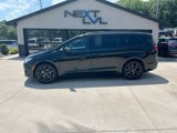 Used 2020 Chrysler Pacifica Touring-L w/ S Appearance Package image 5