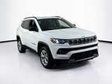 Used 2025 Jeep Compass Latitude image 3