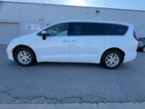 Used 2023 Chrysler Pacifica Touring-L image 2