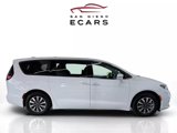 Used 2022 Chrysler Pacifica Touring-L w/ Uconnect Theater Family Group image 4