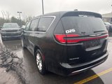 Used 2025 Chrysler Pacifica Select image 3