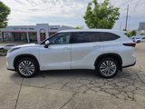 Used 2024 Toyota Highlander Platinum image 6