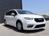 Used 2023 Chrysler Pacifica Touring-L image 6