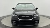 Used 2025 Chrysler Pacifica Select image 2