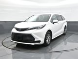 Certified 2025 Toyota Sienna LE image 3