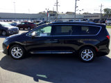 Used 2020 Chrysler Pacifica Limited image 2