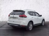 Used 2017 Nissan Rogue SV image 3