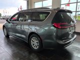 Used 2022 Chrysler Pacifica Touring-L image 5