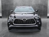 Used 2024 Toyota Highlander XLE image 2