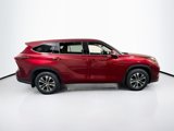 Used 2022 Toyota Highlander XLE image 4