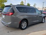 Certified 2022 Chrysler Pacifica Touring-L image 4