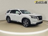 New 2025 Nissan Pathfinder Platinum image 3