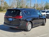 Used 2022 Chrysler Pacifica Touring-L image 5