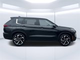 New 2025 Mitsubishi Outlander SE image 2