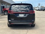 Used 2025 Chrysler Pacifica Select image 4