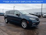 New 2025 Chrysler Pacifica Select image 2