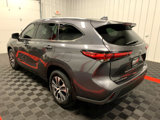 Used 2021 Toyota Highlander XLE image 2