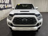 Used 2017 Toyota Tacoma TRD Off-Road image 2