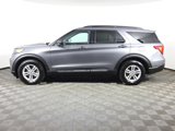 Used 2022 Ford Explorer XLT image 2