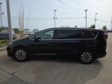 Used 2024 Chrysler Pacifica Select image 4