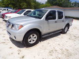 Used 2016 Nissan Frontier SV image 2