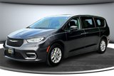 Used 2023 Chrysler Pacifica Touring-L image 3