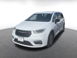 Used 2024 Chrysler Pacifica Touring-L image 5