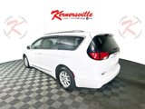 Used 2020 Chrysler Pacifica Touring-L image 5