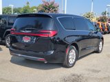 New 2025 Chrysler Pacifica Select image 4