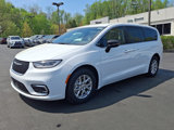 New 2025 Chrysler Pacifica Select image 2