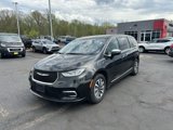 Used 2023 Chrysler Pacifica Limited image 3