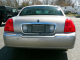 Used 2003 Lincoln Town Car Signature image 4