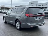 Used 2022 Chrysler Pacifica Touring-L image 5