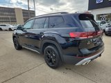 New 2025 Volkswagen Atlas Peak Edition SE image 3