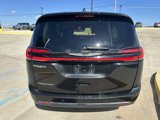 Used 2023 Chrysler Pacifica Touring-L image 3