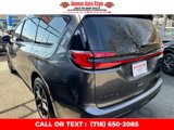 Used 2022 Chrysler Pacifica Limited w/ Uconnect Theater Family Group image 6