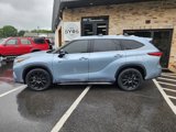 Used 2021 Toyota Highlander XLE image 2